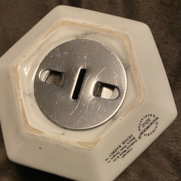 Peter Rabbit vintage Ceramic Coin Bank - White - Picture 6 of 7